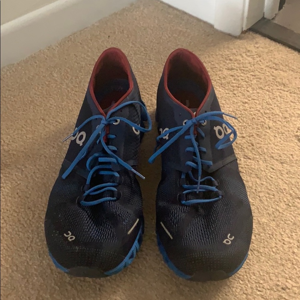 LIKE NEW ON CLOUD MENS SNEAKERS!!